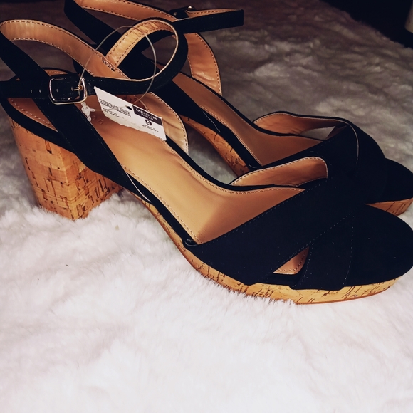 NEW STRAPPY BLACK BLOCK SANDALS - Picture 7 of 7